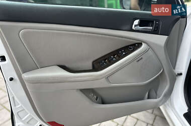 Седан Kia Optima 2013 в 