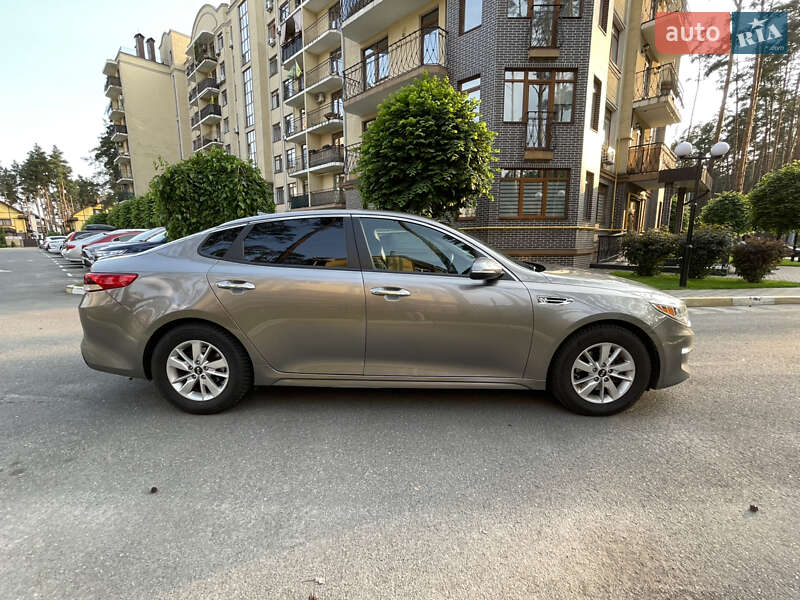 Седан Kia Optima 2016 в Буче