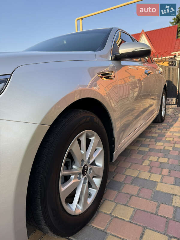 Седан Kia Optima 2017 в Умані