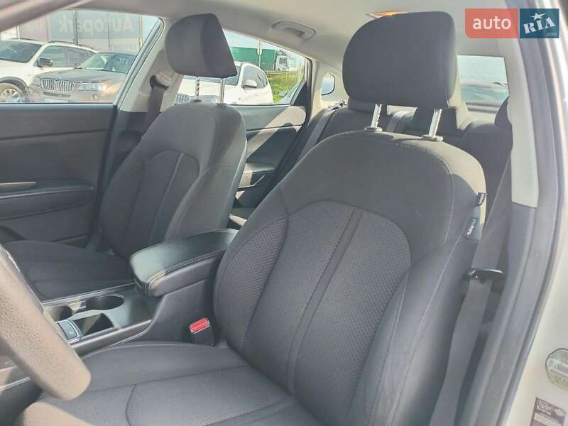 Седан Kia Optima 2017 в Львове