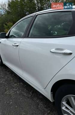 Седан Kia Optima 2016 в 