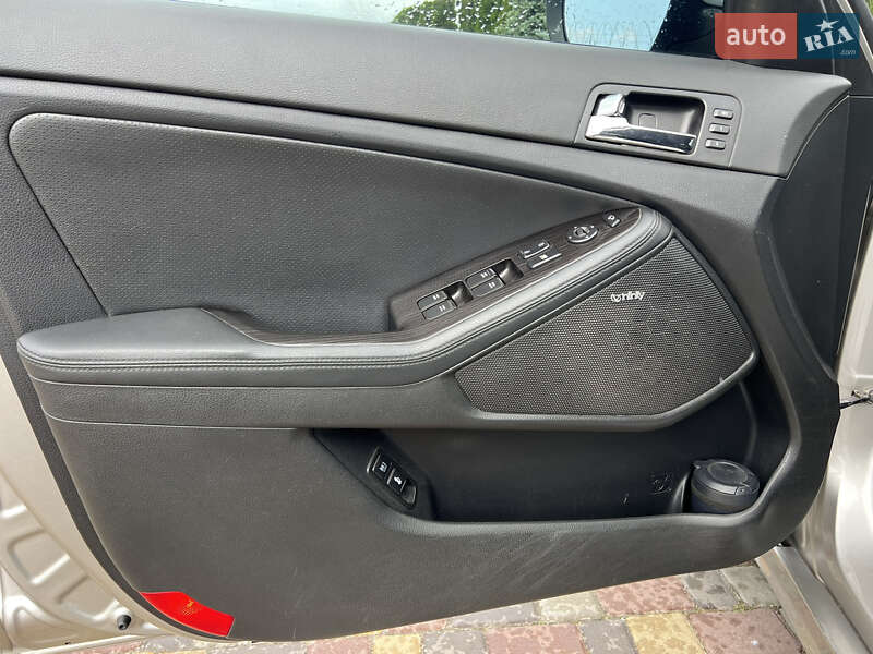 Седан Kia Optima 2012 в Дніпрі