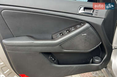 Седан Kia Optima 2012 в 