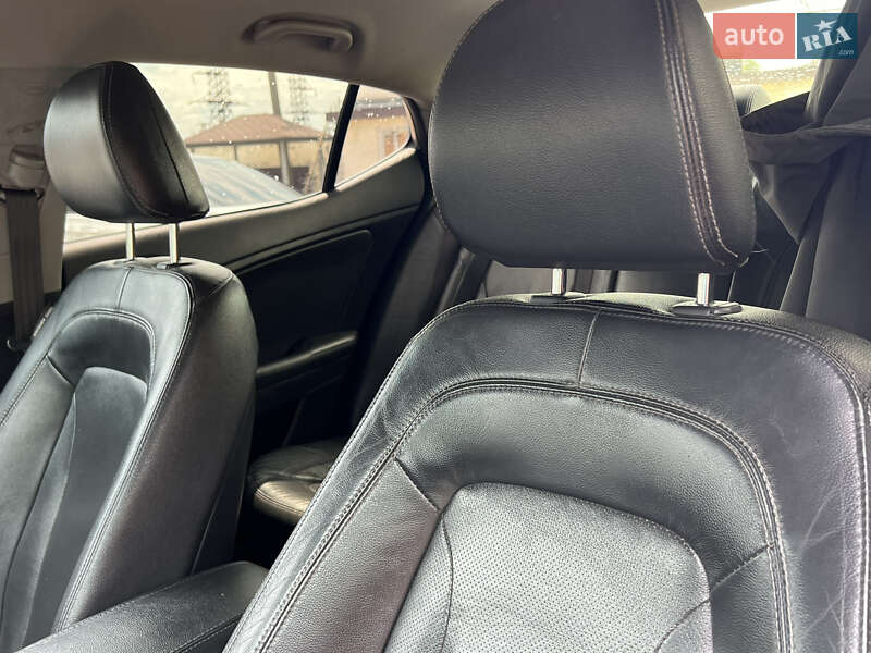 Седан Kia Optima 2012 в Дніпрі