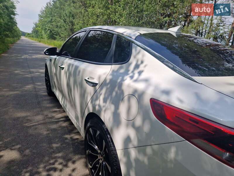 Седан Kia Optima 2016 в Бородянці