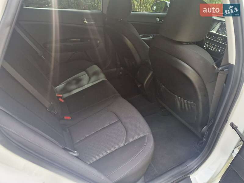Седан Kia Optima 2016 в Бородянці