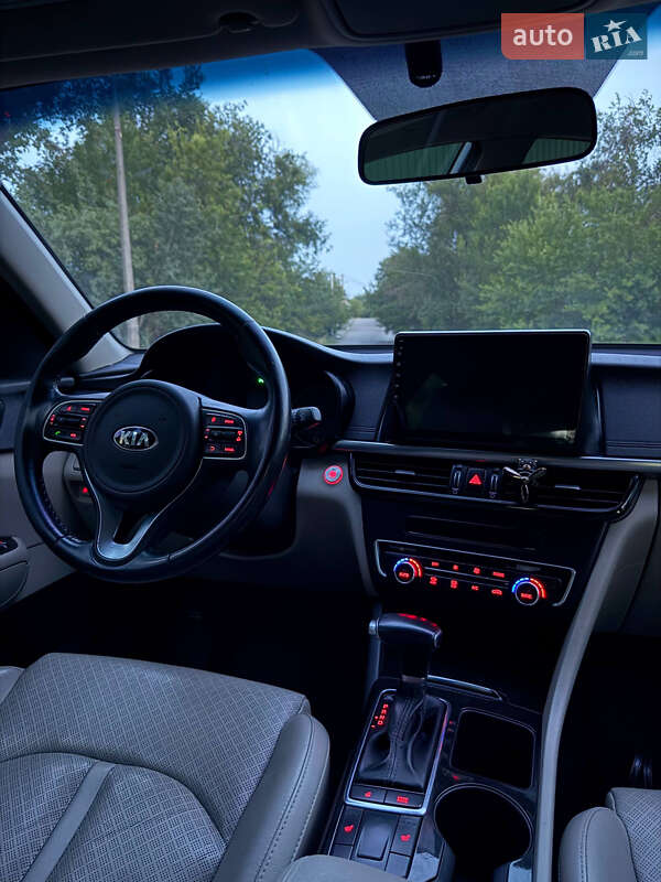 Седан Kia Optima 2016 в Кременчуге