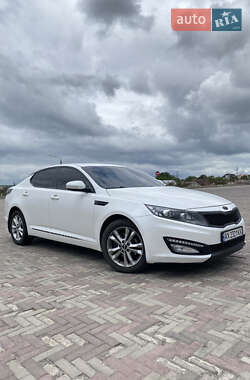 Седан Kia Optima 2011 в 