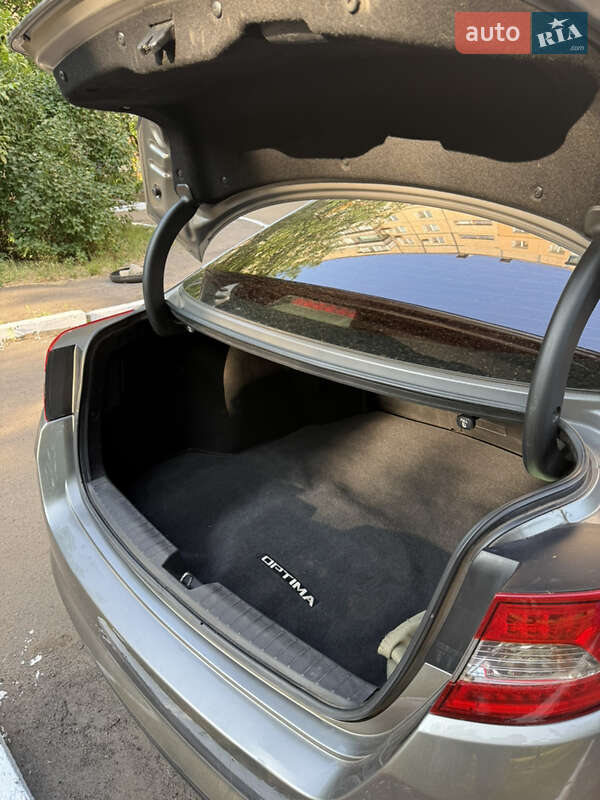 Седан Kia Optima 2013 в Кривом Роге