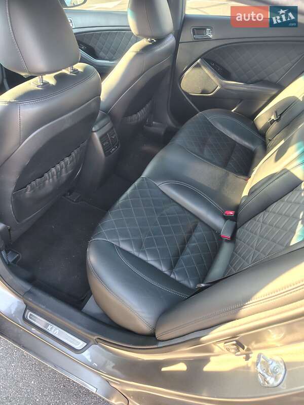 Седан Kia Optima 2013 в Киеве