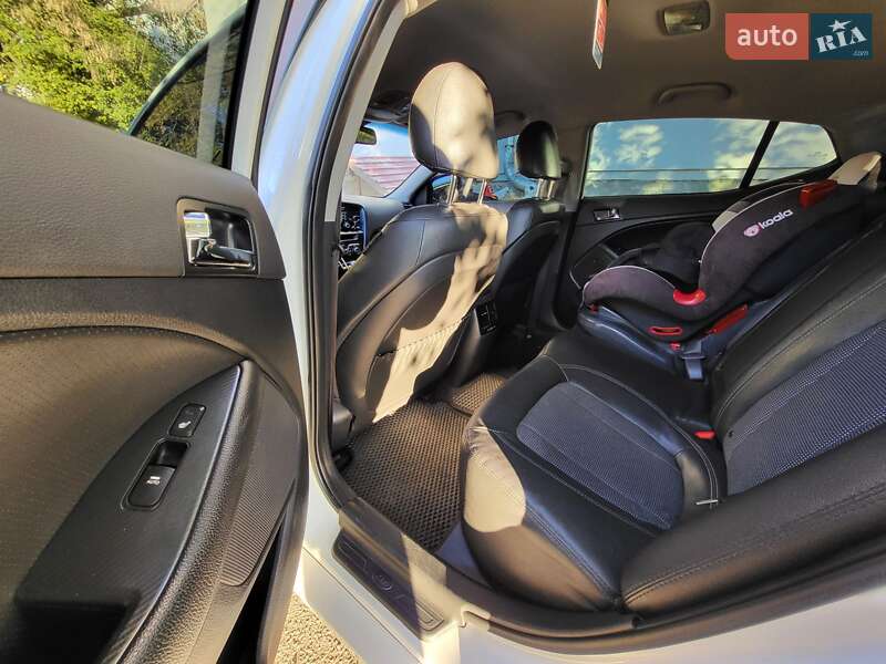 Седан Kia Optima 2011 в Житомире