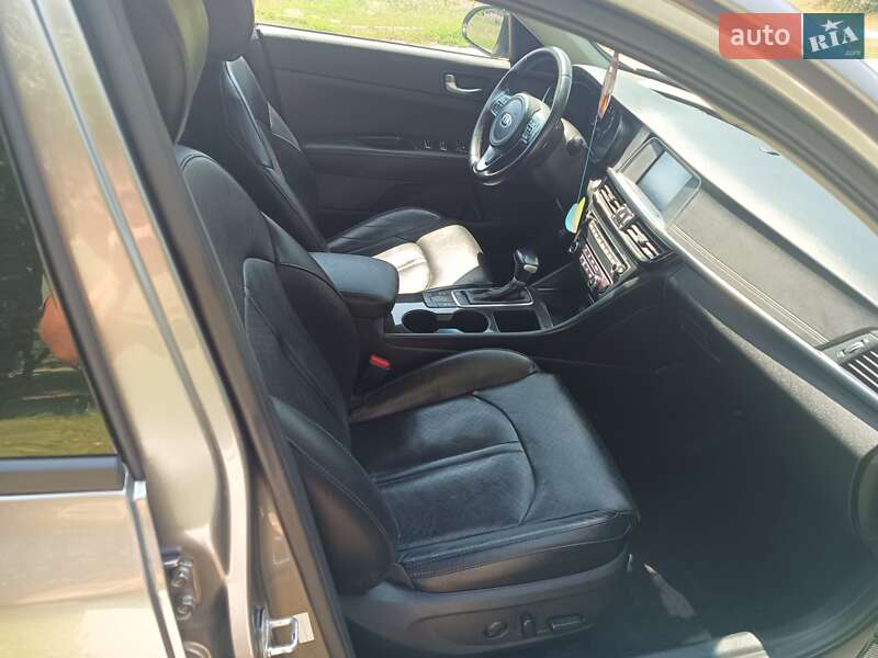 Седан Kia Optima 2017 в Киеве