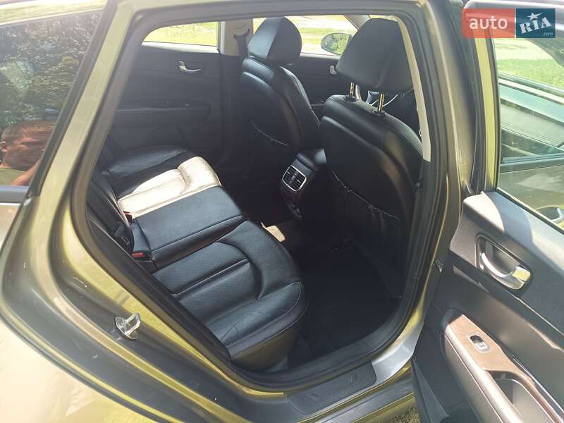 Седан Kia Optima 2017 в Киеве