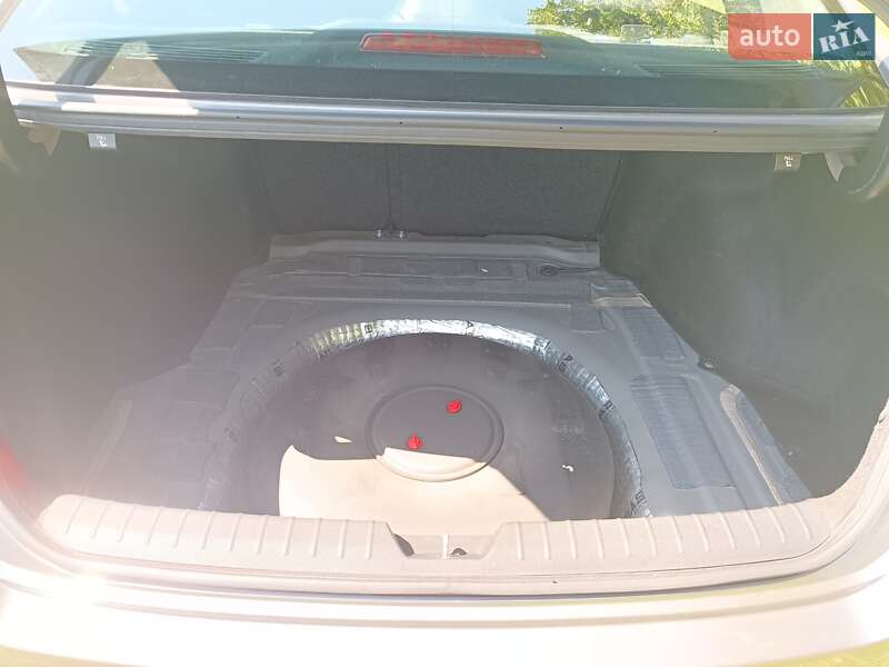 Седан Kia Optima 2017 в Киеве