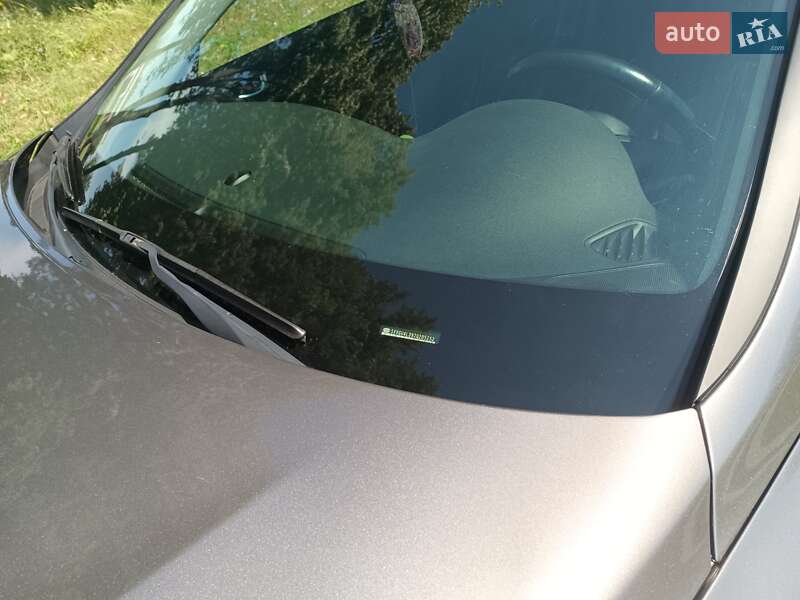 Седан Kia Optima 2017 в Киеве