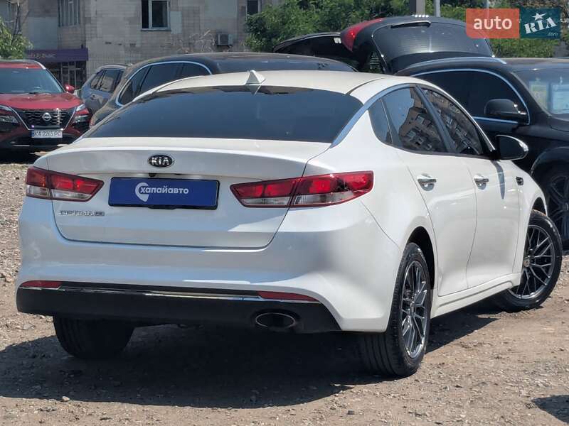 Седан Kia Optima 2017 в Киеве