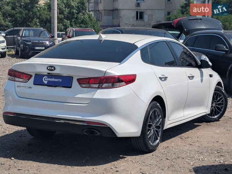 Седан Kia Optima 2017 в Киеве