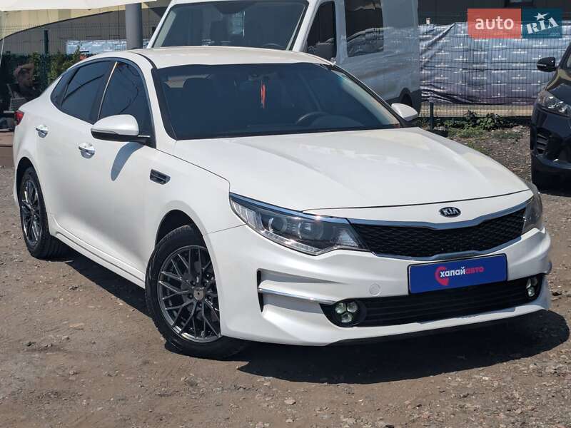 Седан Kia Optima 2017 в Киеве