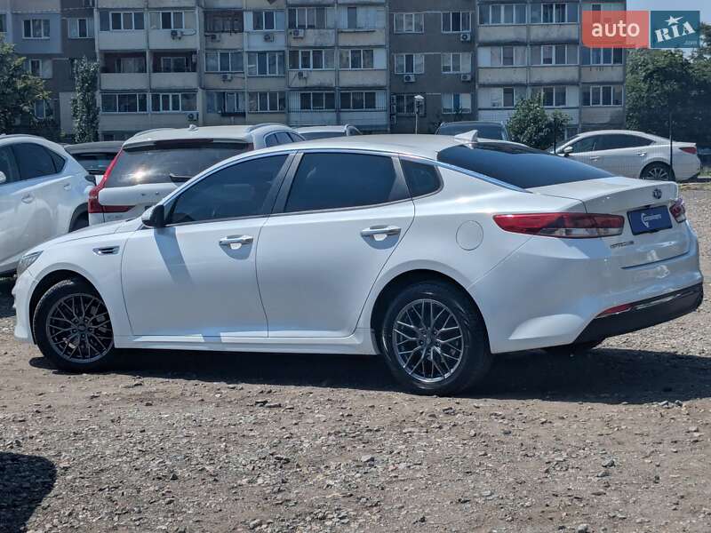 Седан Kia Optima 2017 в Киеве