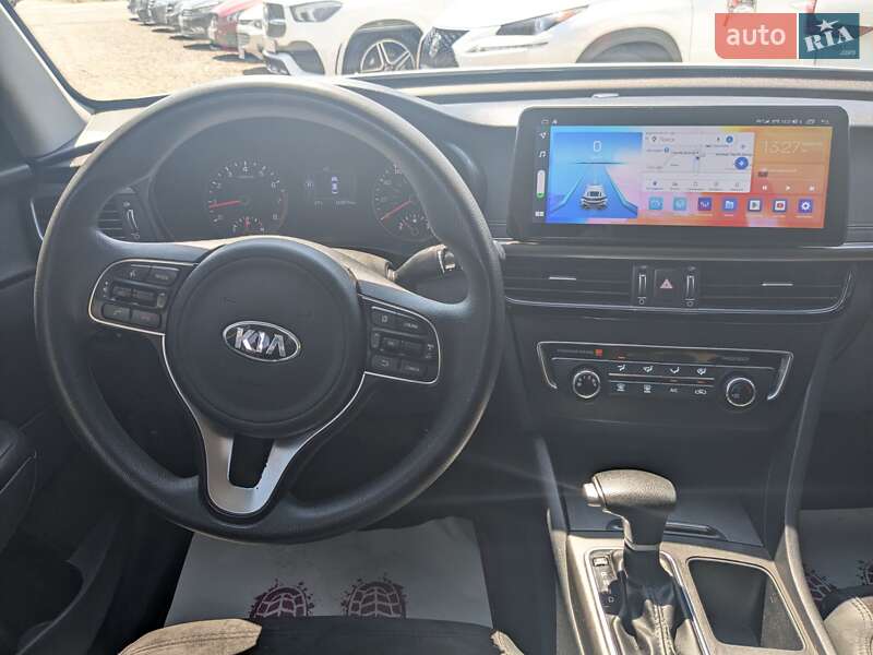 Седан Kia Optima 2017 в Киеве
