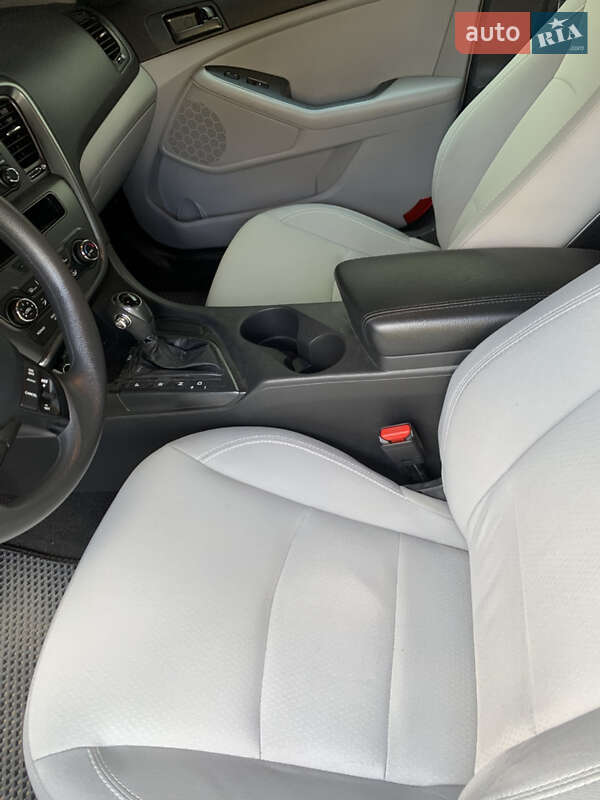 Седан Kia Optima 2013 в Львове