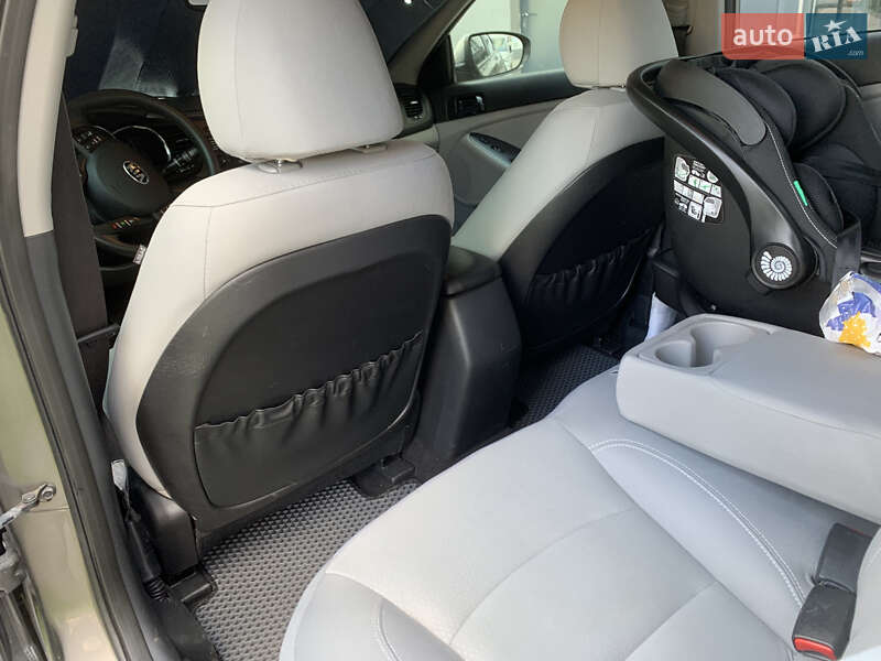 Седан Kia Optima 2013 в Львове