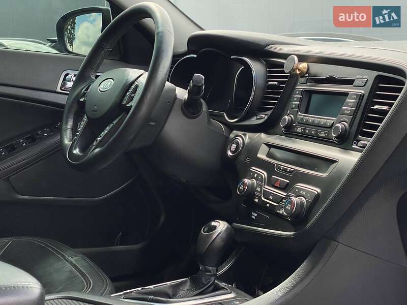 Седан Kia Optima 2012 в Львове