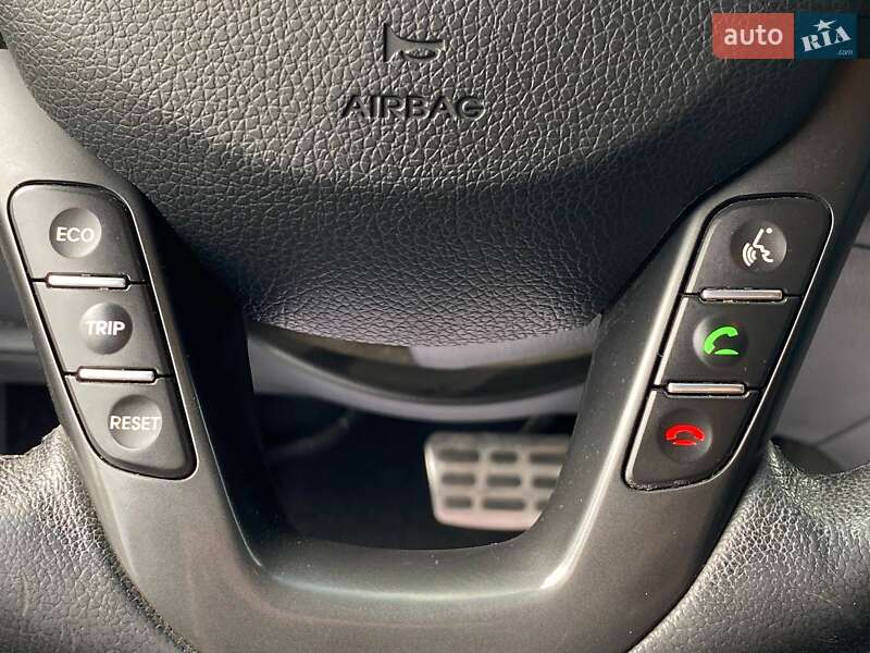 Седан Kia Optima 2012 в Львове