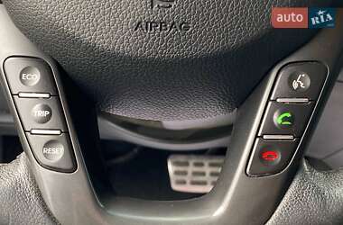 Седан Kia Optima 2012 в 