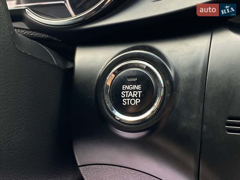 Седан Kia Optima 2012 в Львове
