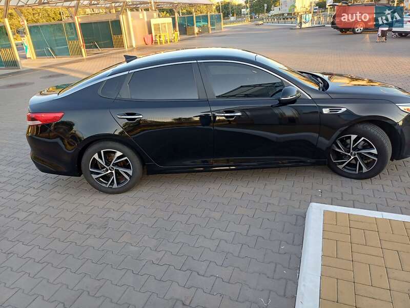 Седан Kia Optima 2017 в Києві