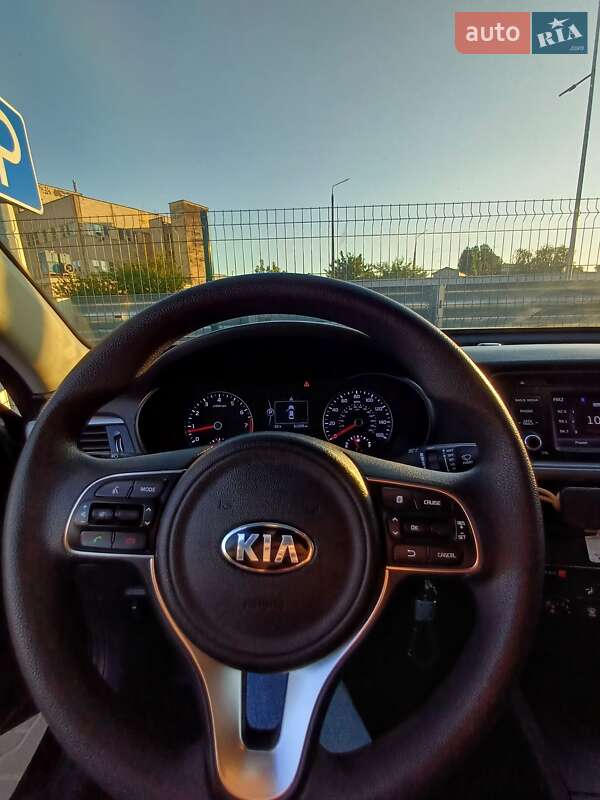 Седан Kia Optima 2017 в Києві