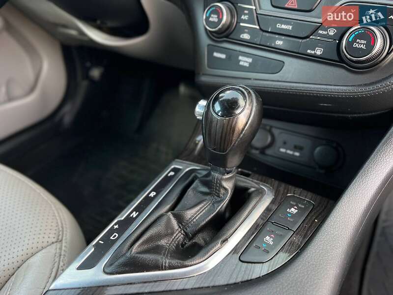 Седан Kia Optima 2012 в Запорожье