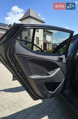 Седан Kia Optima 2011 в 