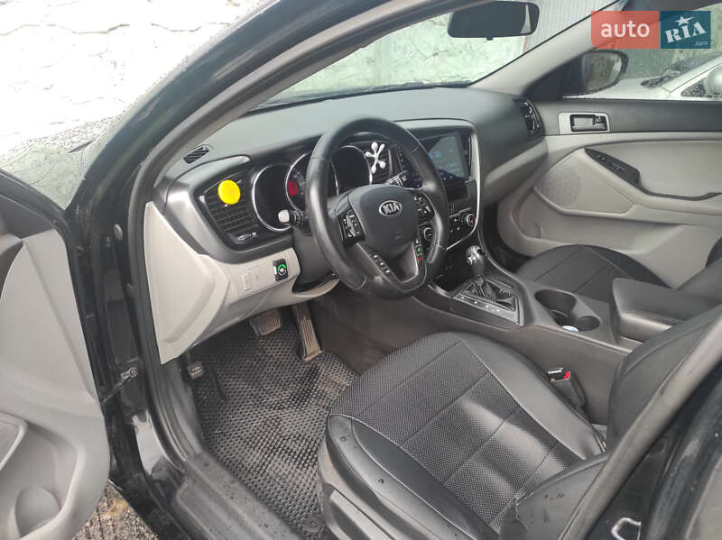 Седан Kia Optima 2012 в Чугуеве