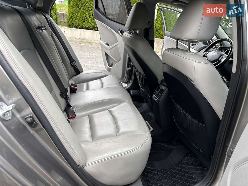 Седан Kia Optima 2012 в Хмельницком