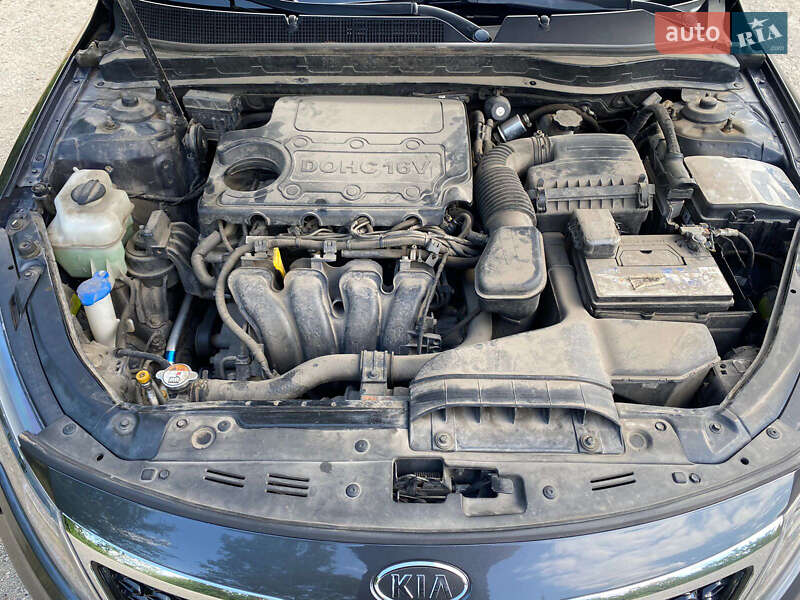 Седан Kia Optima 2012 в Новомосковську