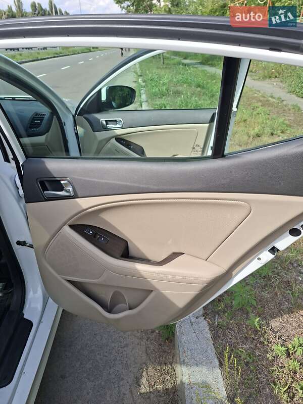 Седан Kia Optima 2014 в Киеве