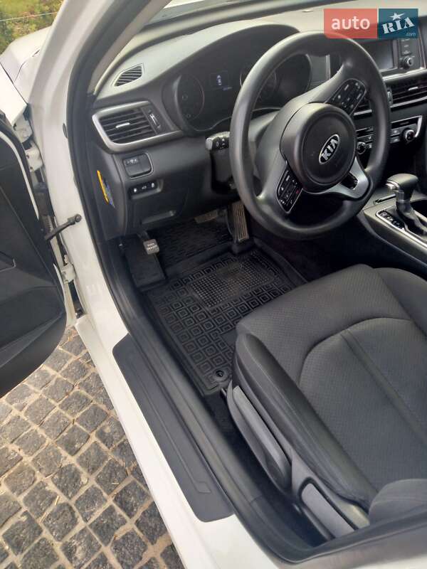 Седан Kia Optima 2016 в Днепре