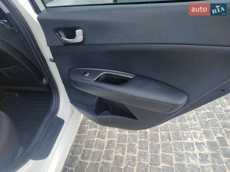 Седан Kia Optima 2016 в Днепре