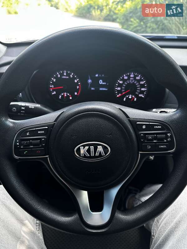 Седан Kia Optima 2016 в Кременчуге