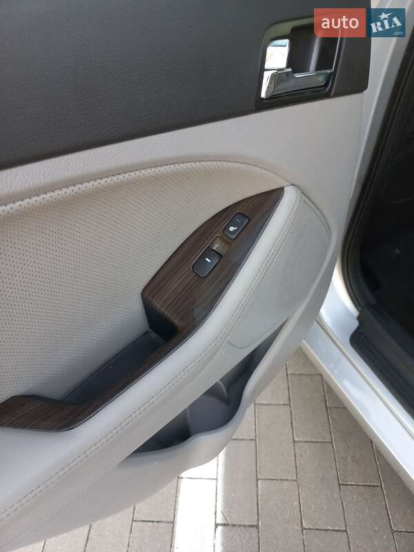 Седан Kia Optima 2012 в Одессе