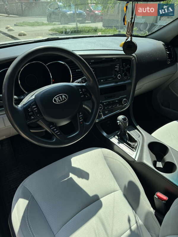 Седан Kia Optima 2013 в Днепре