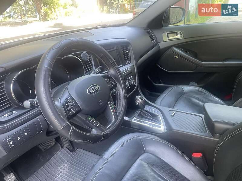 Седан Kia Optima 2012 в Львове
