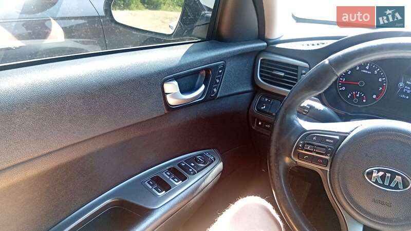 Седан Kia Optima 2015 в Ивано-Франковске