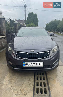 Седан Kia Optima 2013 в Ужгороде