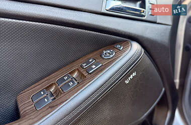 Седан Kia Optima 2012 в Кривом Роге