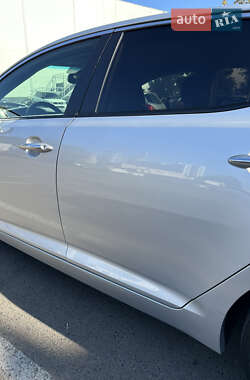 Седан Kia Optima 2011 в 