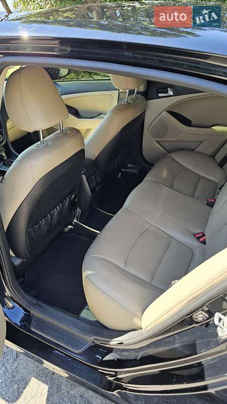 Седан Kia Optima 2015 в Богодухове