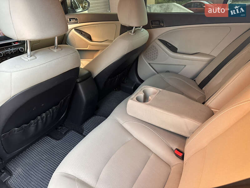 Седан Kia Optima 2014 в Хмельницком